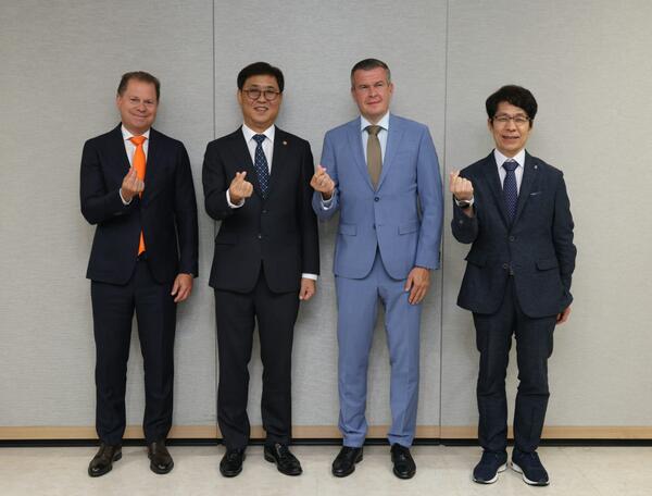 Witold & Olivier Busan Visit August 2025