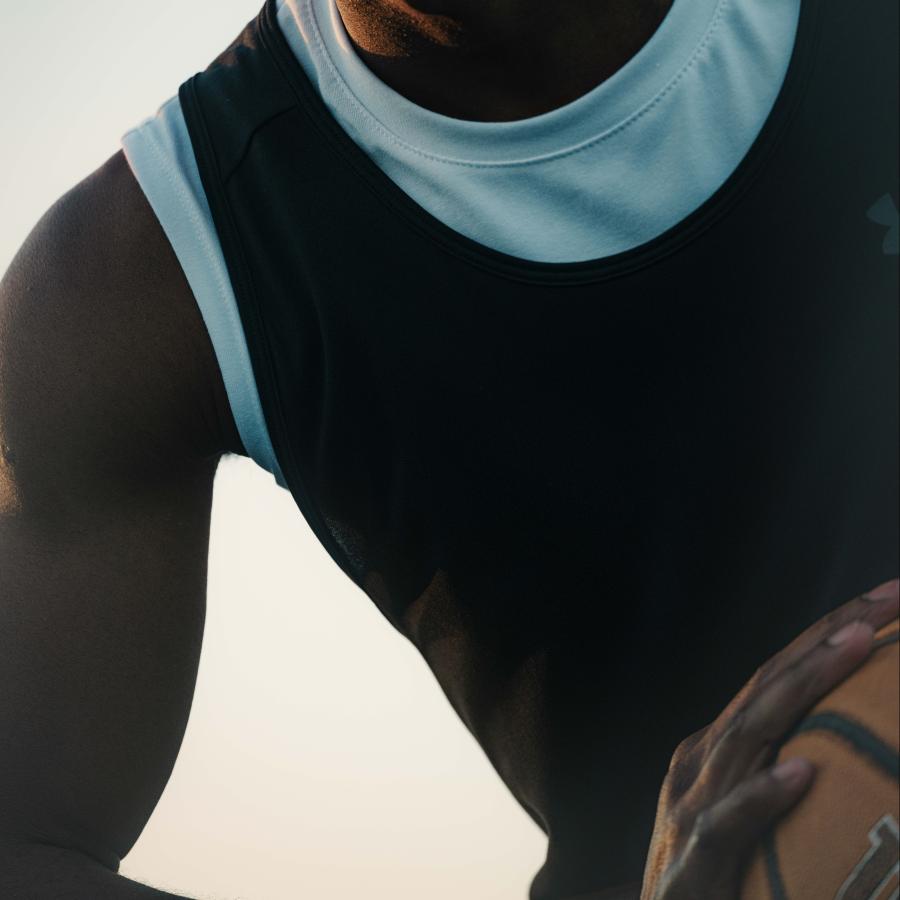 Basketball athlete holding the basketball in his hands, ready to pass it on.